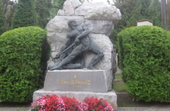 Видатні постаті Личаківського цвинтаря: Хто знайшов спочинок у Львові?