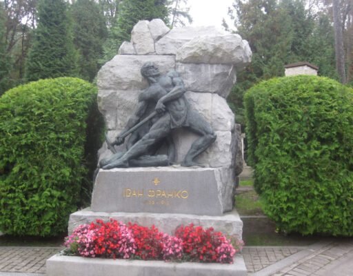 Видатні постаті Личаківського цвинтаря: Хто знайшов спочинок у Львові?