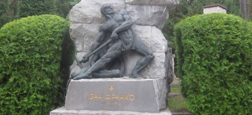 Видатні постаті Личаківського цвинтаря: Хто знайшов спочинок у Львові?