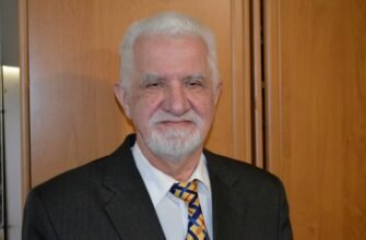 Хто із названих діячів був першим головою Народного руху України?