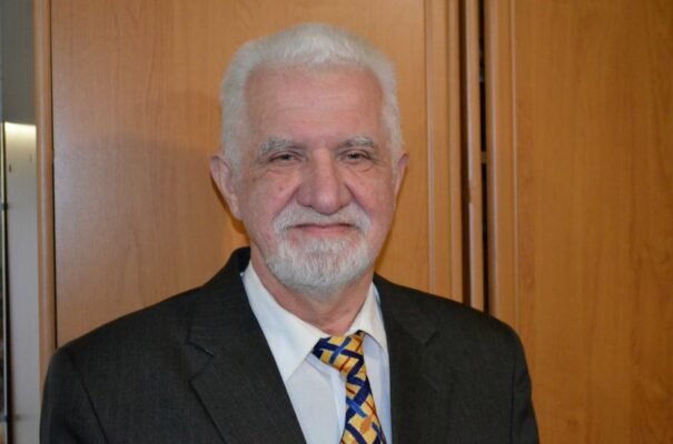 Хто із названих діячів був першим головою Народного руху України?