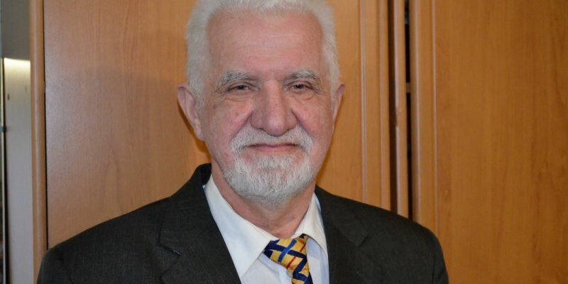 Хто із названих діячів був першим головою Народного руху України?