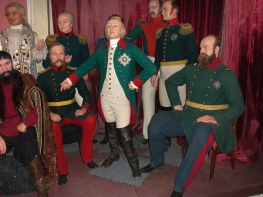 Відкрийте Таємниці Музею Воскових Фігур: Чарівний Світ Відомих Образів