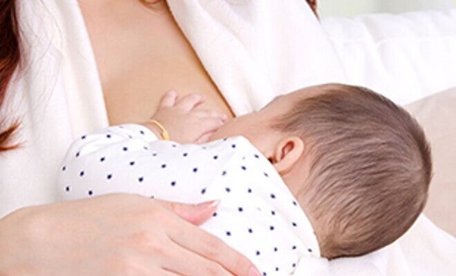 Як відлучити дитину від грудей: ефективні поради для батьків