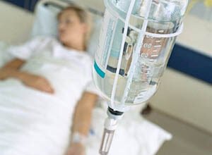 Капельница: з чого складається і як вона допомагає організму?