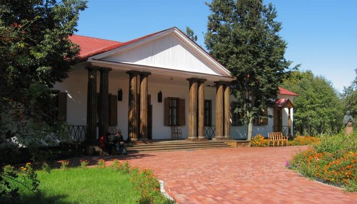 Відвідайте Музей Гоголя в Полтаві: історія, експозиції, події