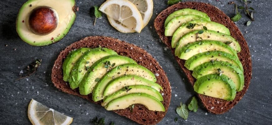 Секрети споживання авокадо: Як вибрати, почистити та приготувати Секрети споживання авокадо: Як вибрати, почистити та приготувати