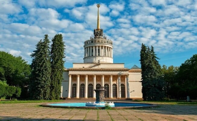 Що означає абревіатура ВДНГ: як вона розшифровується?