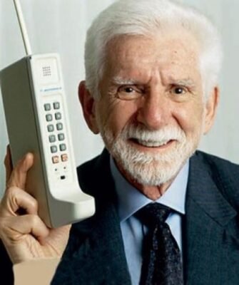 Перше створення телефону: Хто і як винайшов цей революційний пристрій?