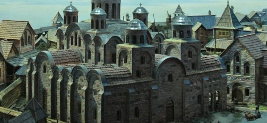 Хто збудував Десятинну церкву: історія створення святині Києва