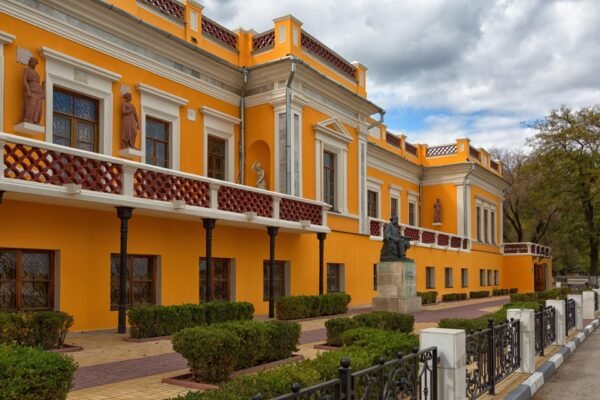 Відкрийте Таємниці Музею Айвазовського у Феодосії: Шедеври та Історія