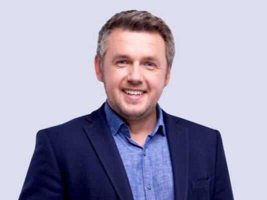 Дмитро Карпачов: Життєвий Шлях та Кар’єра Відомого Телеведучого