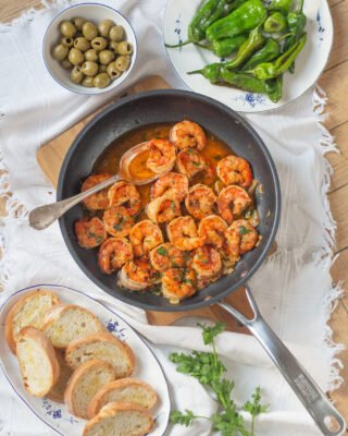 Як готувати креветки на сковороді: прості поради та рецепти