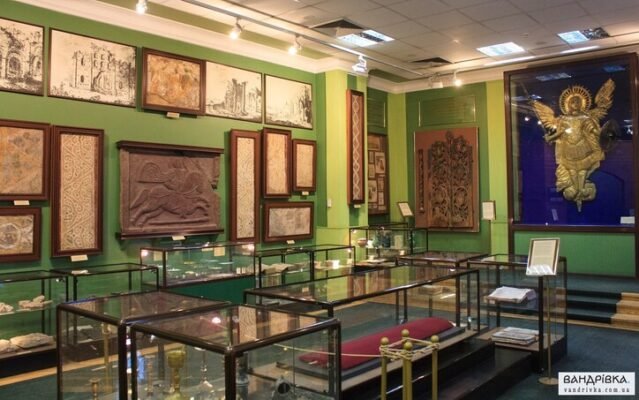 Відвідайте музей історії Михайлівського Золотоверхого монастиря в Києві