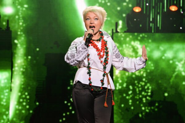 Біографія Оксани Пекун: шлях відомої української співачки та ведучої Біографія Оксани Пекун: шлях відомої української співачки та ведучої