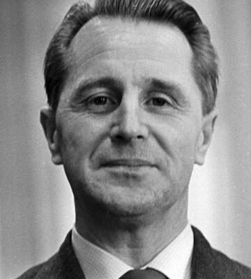 Біографія Джеймса Олдріджа: Життєвий Шлях Відомого Письменника XX Століття