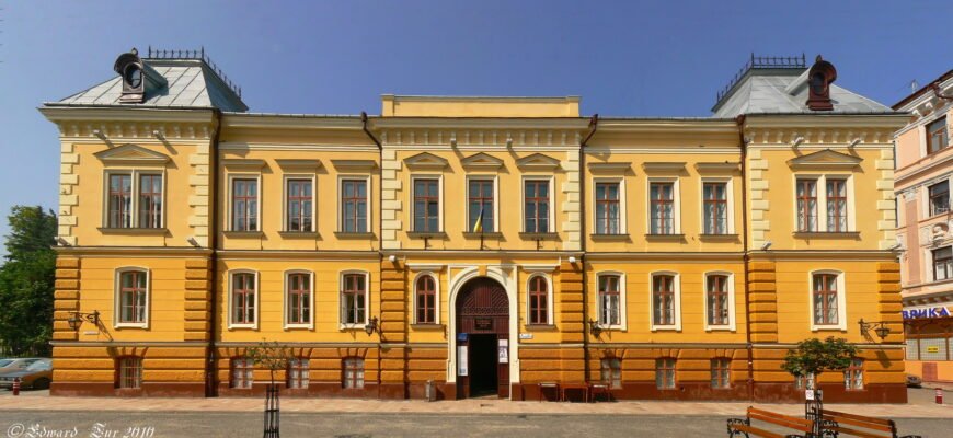 Черновицкий областной краеведческий музей: історія і експозиції Черновицкий областной краеведческий музей: історія і експозиції