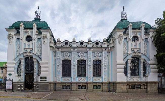 Досліджуйте історію у Кировоградському обласному краєзнавчому музеї