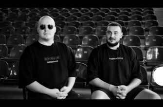 Хто виконує пісню з рядком а ти тримала білі білі троянди?