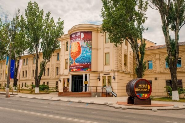 Відкрийте таємниці коньяку: екскурсія до музею Шустов в Одесі