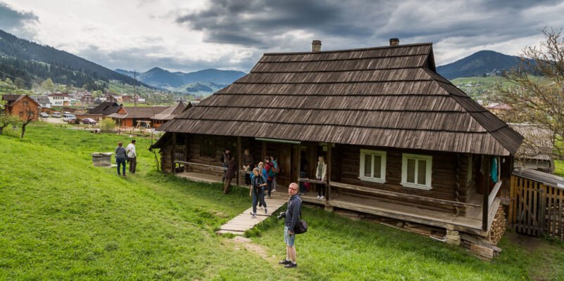 Хата-музей кінофільму Тіні забутих предків: історія та експозиція