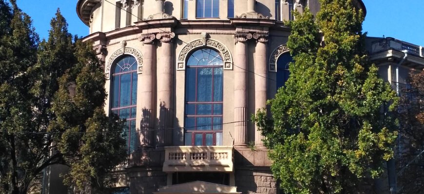 Запорізький обласний краєзнавчий музей: історія та експозиції