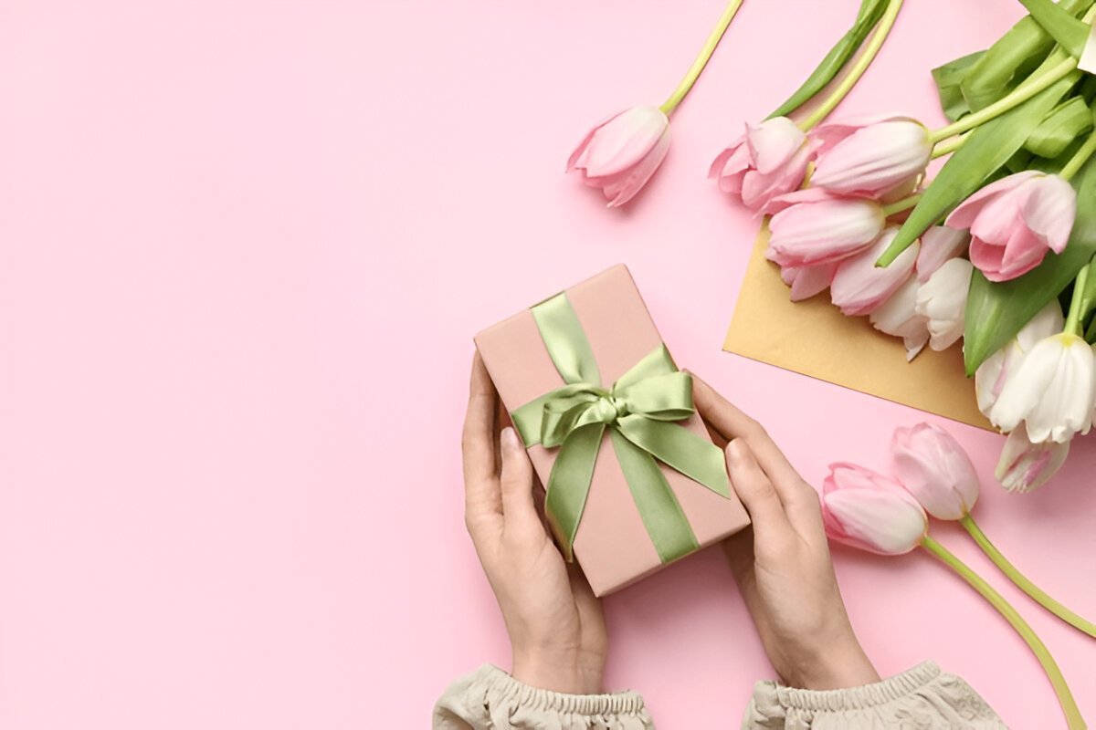 Вітальна листівка з днем народження жінці, дружині, колезі, подрузі