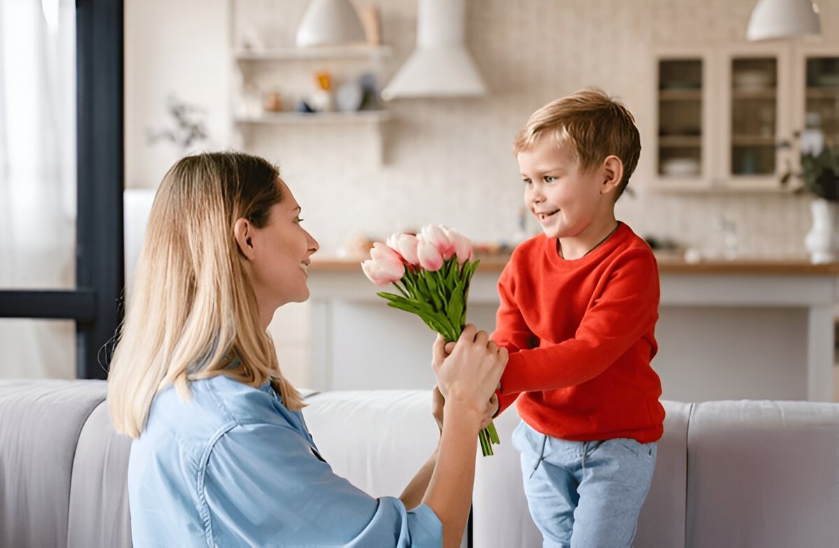 з днем народження жінці, мамі, колезі, подрузі