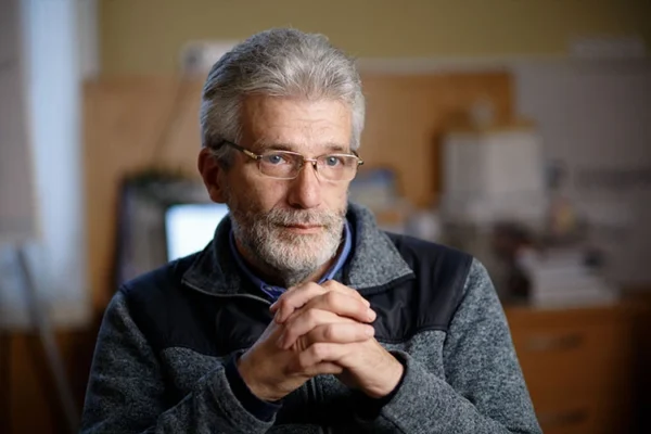 Чи має штучний інтелект здоровий глузд: аналіз можливостей і меж