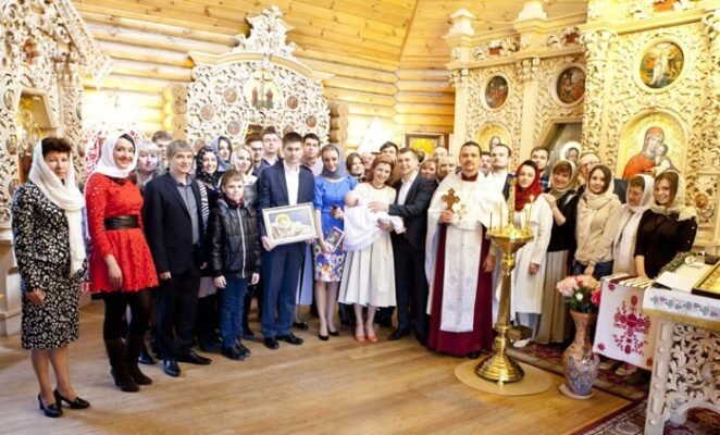 Чи можна хрестити дитину без хресного батька: церковні правила й поради