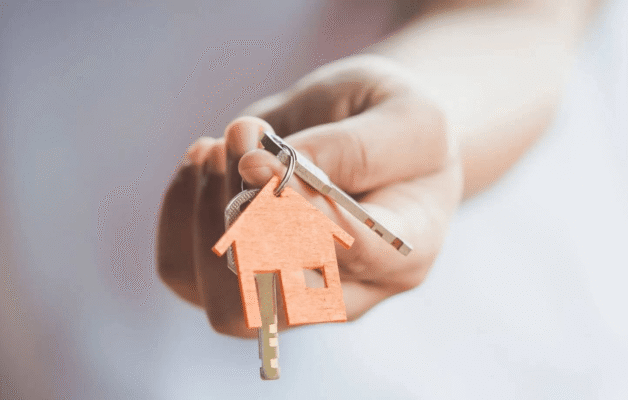 Чи можна продати квартиру з прописаною людиною: важливі нюанси продажу