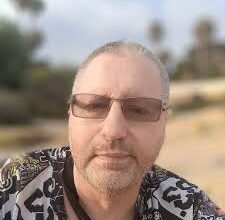 Чи можна наносити базу 2 рази: ключ до ідеального манікюру?