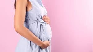 Чи можна вагітним спати на животі: рекомендації та застереження