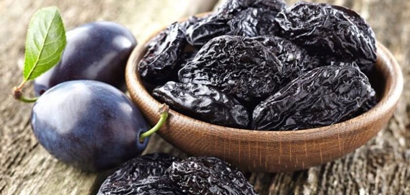 Темний кал у дитини: причини, можливі захворювання та лікування