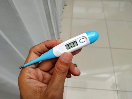 Температура 38 у дитини без симптомів: причини та можливі дії