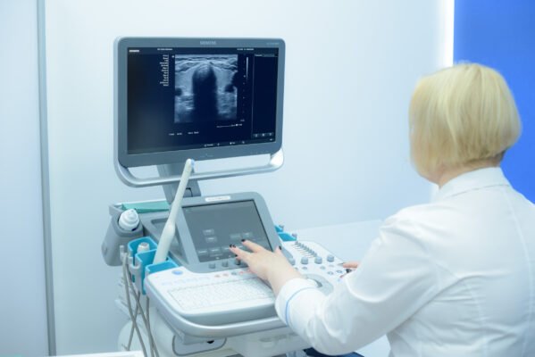 “Чи можна робити УЗД яєчників під час місячних: рекомендації лікарів”