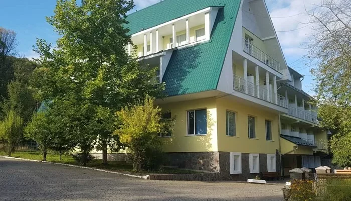 Санаторій Синяк: що лікує та які захворювання оздоровлюють?