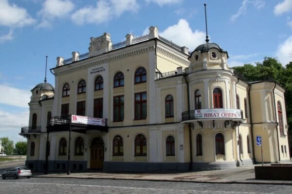 Кератинове відновлення: секрет здорового та блискучого волосся Кератинове відновлення: секрет здорового та блискучого волосся