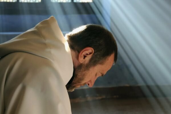 Роль та значення соціології: її вплив на сучасне суспільство та розвиток Роль та значення соціології: її вплив на сучасне суспільство та розвиток