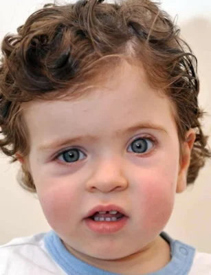 Плоска голова у дитини: що робити для виправлення форми?