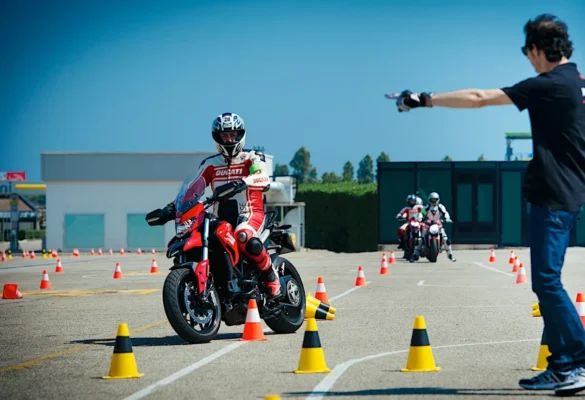 Чи можна їздити на мотоциклі з категорією В: правила та обмеження