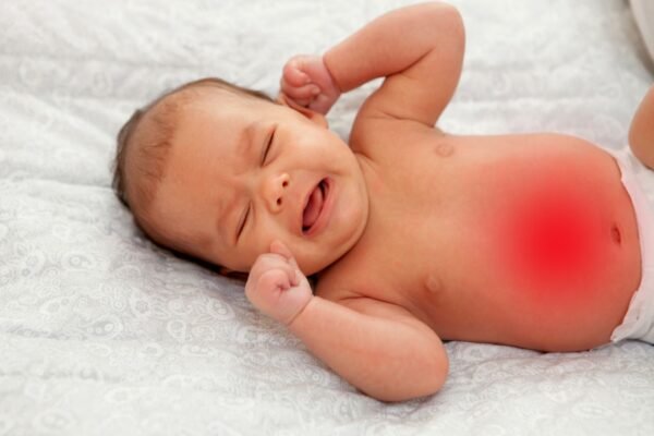 Як ефективно зменшити здуття живота у дитини: поради батькам