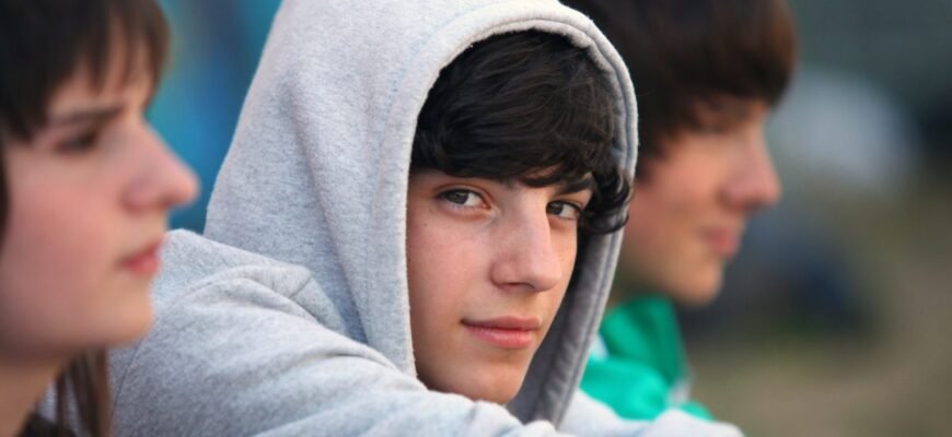 13-річний хлопець: Розвиток, захоплення та виклики підліткового віку 13-річний хлопець: Розвиток, захоплення та виклики підліткового віку