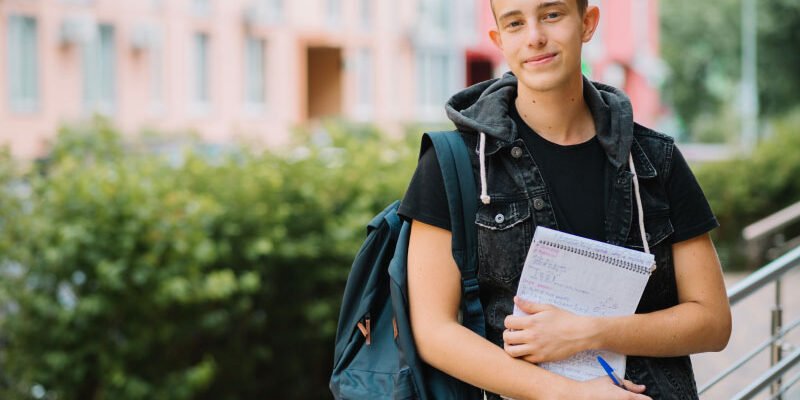 14-річний хлопець: Поради та рекомендації для підлітків та батьків