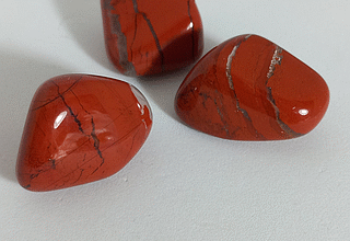 Червона яшма: магічні властивості та використання у повсякденному житті