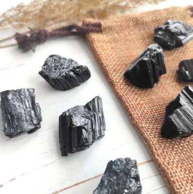 Чорний турмалін: магічні властивості та захисна сила каменю