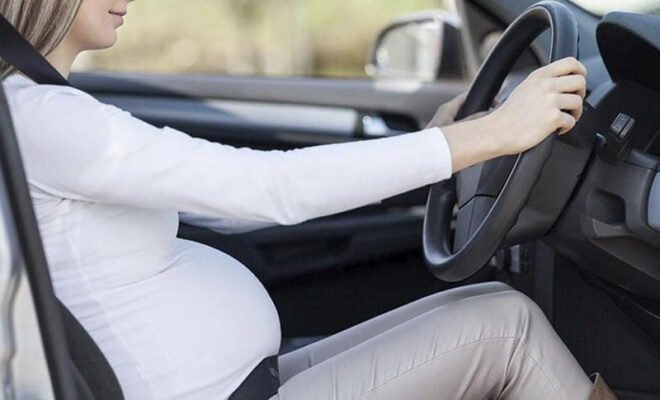 Чи обов’язково пристібати ремінь безпеки на задньому сидінні авто?