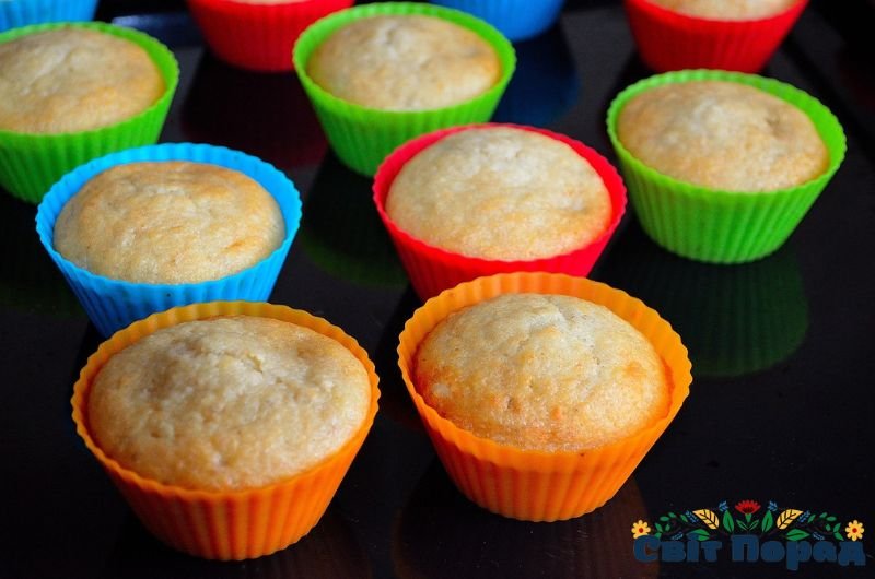 Чи потрібно змащувати силіконову форму для випічки?