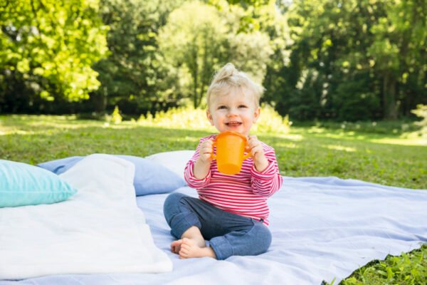 Чи слід давати воду немовляті на штучному вигодовуванні: рекомендації