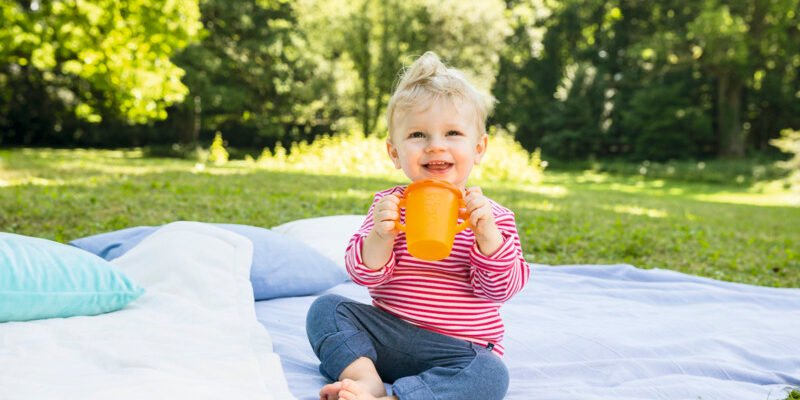 Чи слід давати воду немовляті на штучному вигодовуванні: рекомендації